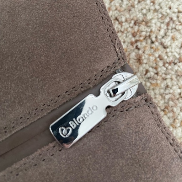 NWOT Blondo Waterproof Suede Taupe Zip Up Boots Size 9 - Picture 4 of 10